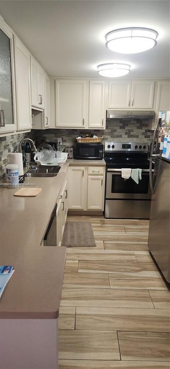 For Sale: $325,525 (1 beds, 1 baths, 798 Square Feet)