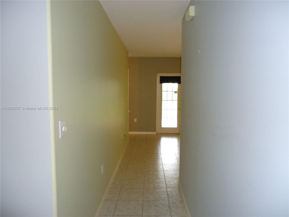 Activo con contrato: $560,000 (3 camas, 2 baños, 1773 Pies cuadrados)