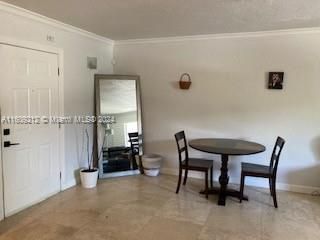 For Rent: $2,300 (2 beds, 1 baths, 923 Square Feet)