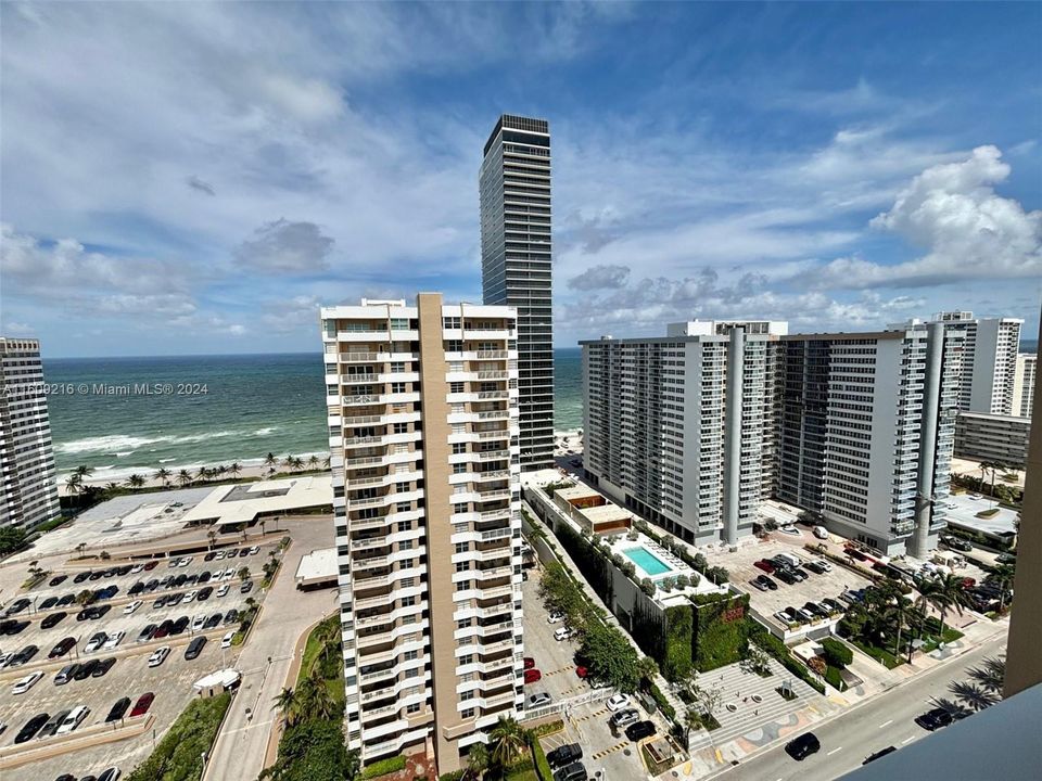 For Sale: $615,900 (2 beds, 2 baths, 1380 Square Feet)