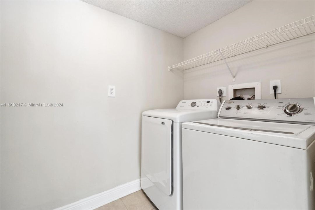 For Rent: $1,950 (1 beds, 1 baths, 695 Square Feet)