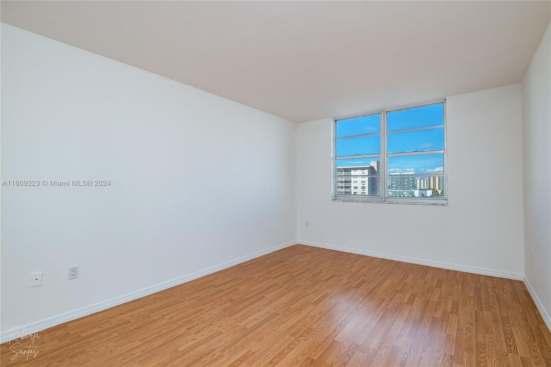 Recently Rented: $2,300 (1 beds, 1 baths, 762 Square Feet)