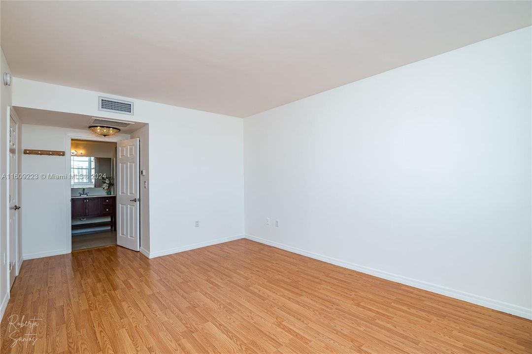 Recently Rented: $2,300 (1 beds, 1 baths, 762 Square Feet)