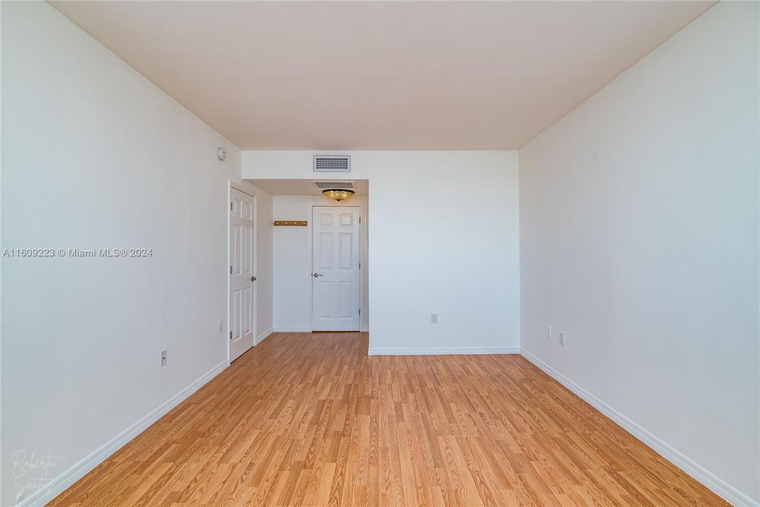 Recently Rented: $2,300 (1 beds, 1 baths, 762 Square Feet)