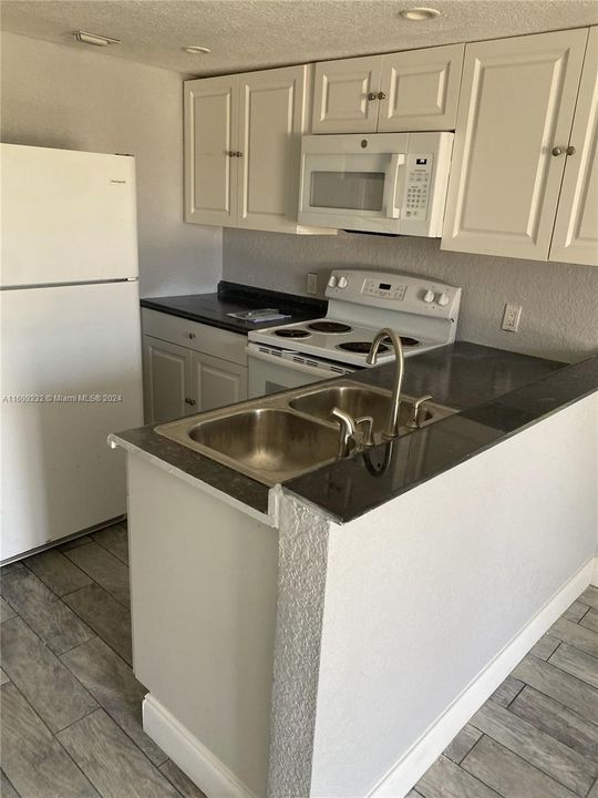 Recently Rented: $1,200 (2 beds, 1 baths, 560 Square Feet)