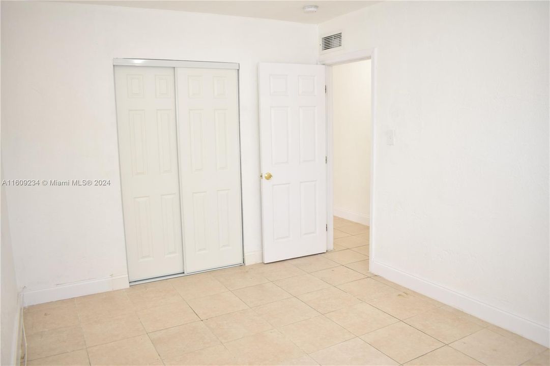 Recently Rented: $1,950 (2 beds, 1 baths, 4690 Square Feet)