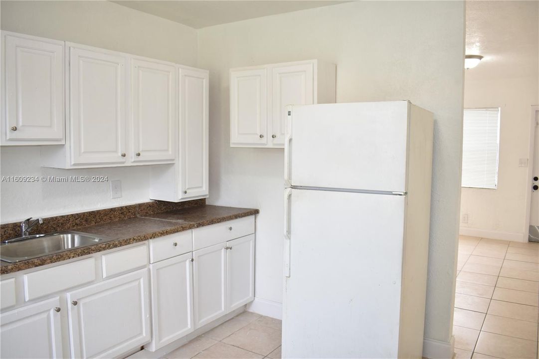 Recently Rented: $1,950 (2 beds, 1 baths, 4690 Square Feet)