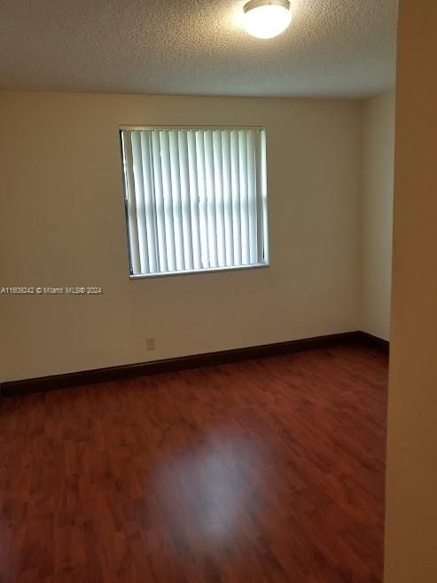 For Rent: $2,290 (2 beds, 2 baths, 996 Square Feet)