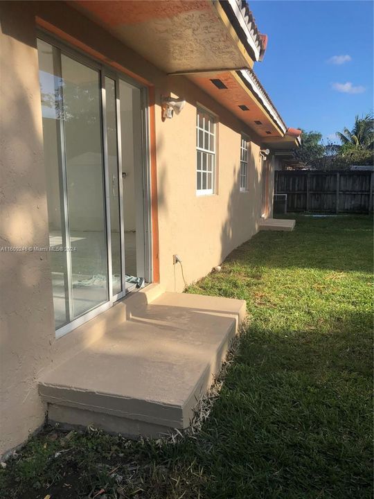For Rent: $3,500 (4 beds, 2 baths, 1551 Square Feet)