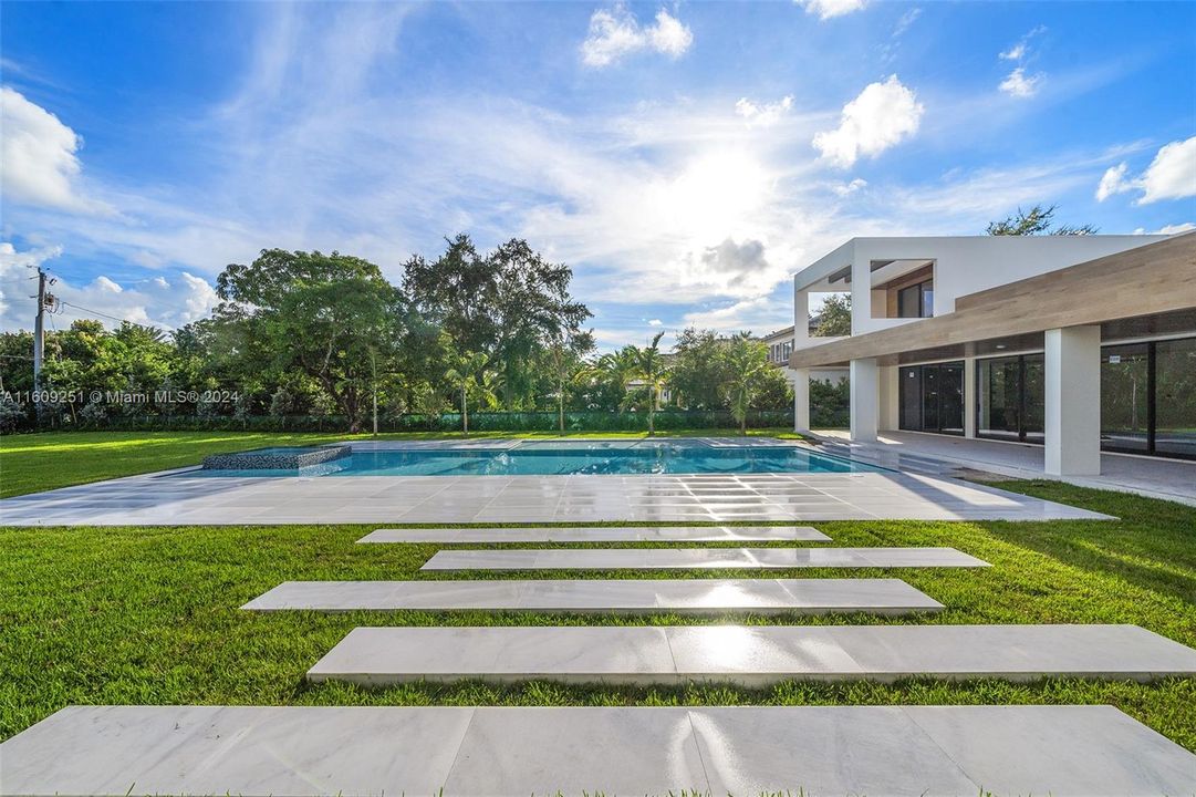 For Sale: $10,995,000 (7 beds, 8 baths, 8912 Square Feet)