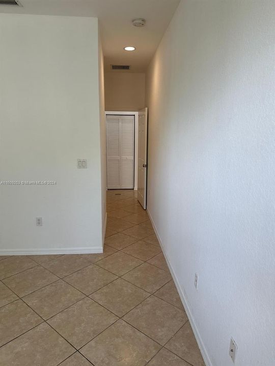 For Sale: $357,000 (2 beds, 2 baths, 1130 Square Feet)