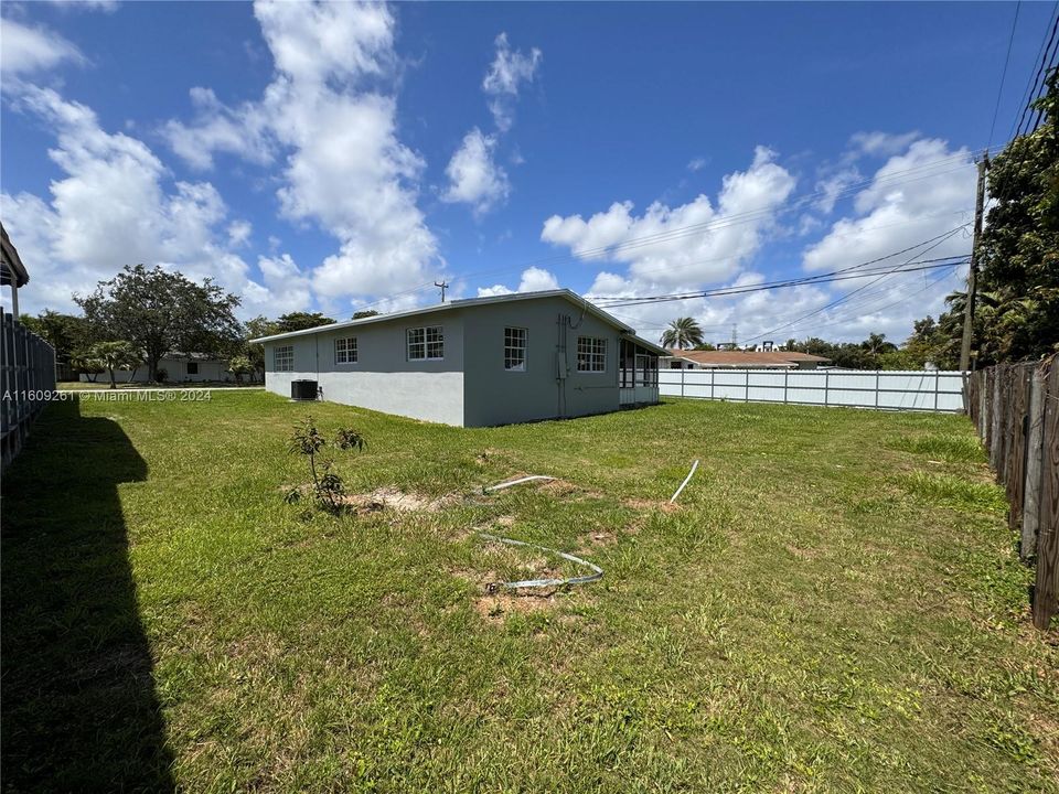 For Sale: $665,000 (3 beds, 2 baths, 1580 Square Feet)