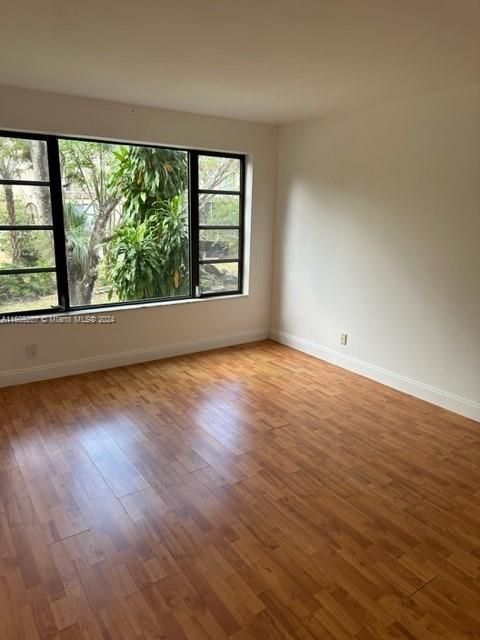 Active With Contract: $93,900 (1 beds, 2 baths, 752 Square Feet)