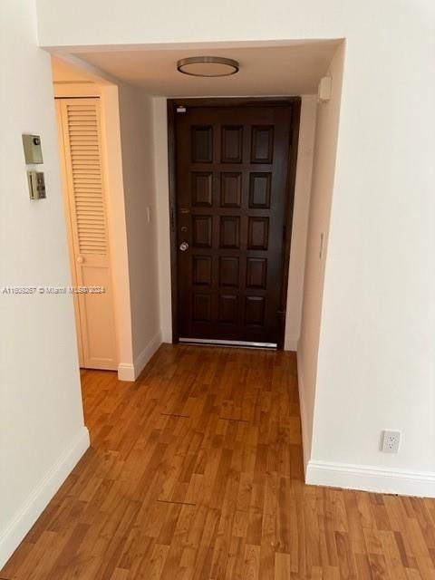 For Sale: $93,900 (1 beds, 2 baths, 752 Square Feet)