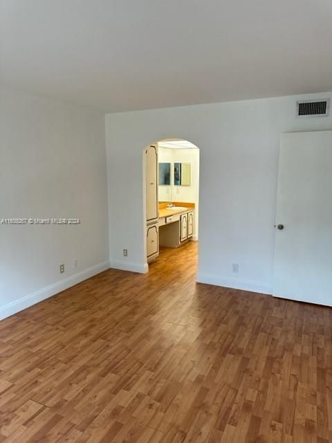 For Sale: $93,900 (1 beds, 2 baths, 752 Square Feet)