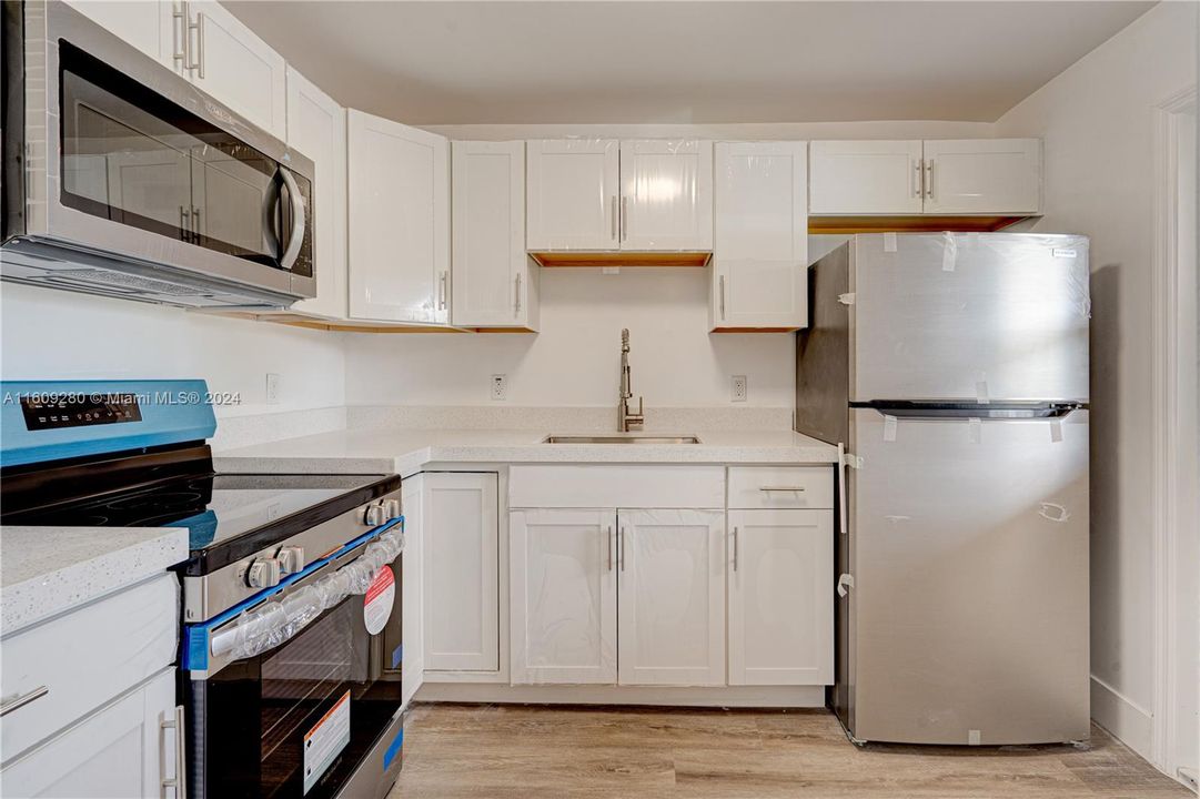 For Sale: $157,900 (1 beds, 1 baths, 748 Square Feet)