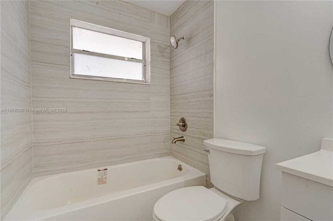 For Sale: $157,900 (1 beds, 1 baths, 748 Square Feet)