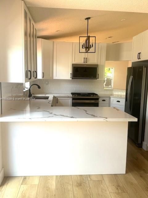 Recently Rented: $3,500 (3 beds, 2 baths, 1652 Square Feet)