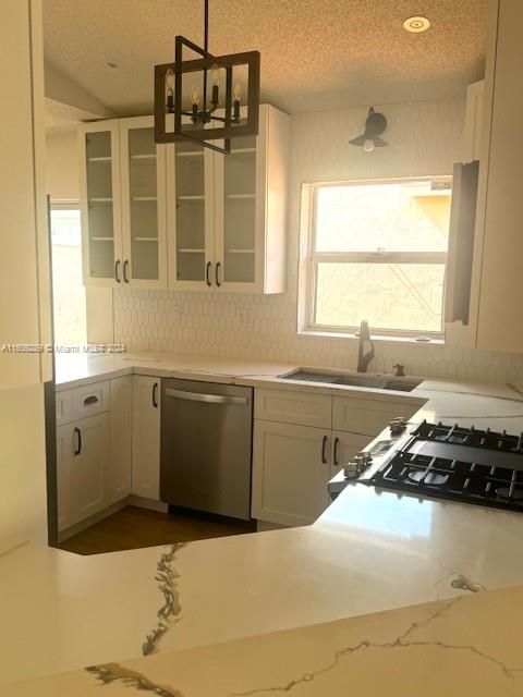 Recently Rented: $3,500 (3 beds, 2 baths, 1652 Square Feet)