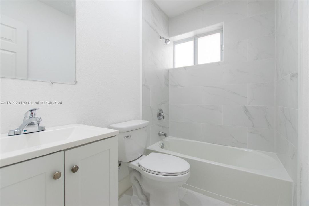 For Sale: $449,000 (3 beds, 2 baths, 984 Square Feet)