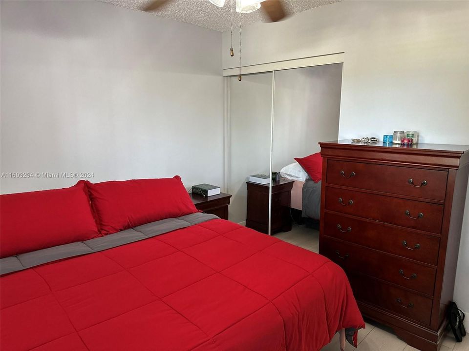 For Sale: $220,000 (2 beds, 2 baths, 1130 Square Feet)