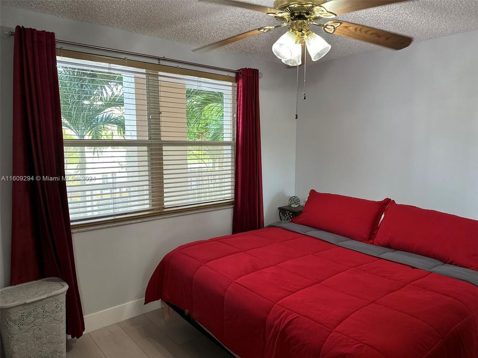 For Sale: $220,000 (2 beds, 2 baths, 1130 Square Feet)