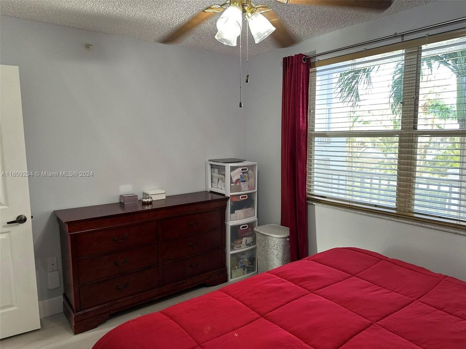 For Sale: $220,000 (2 beds, 2 baths, 1130 Square Feet)