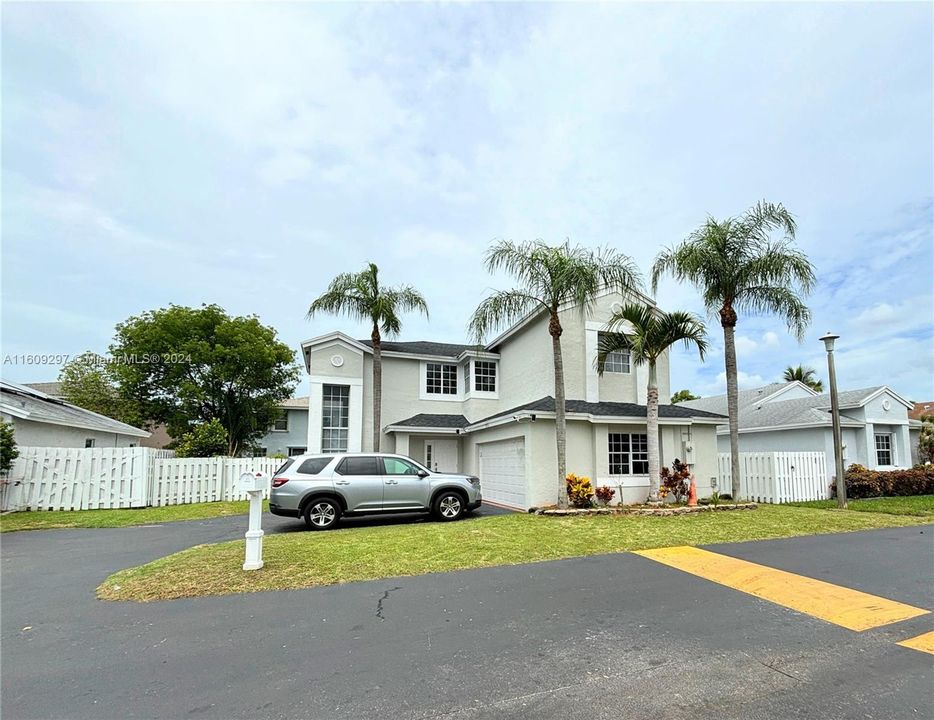 Active With Contract: $544,999 (3 beds, 2 baths, 2006 Square Feet)