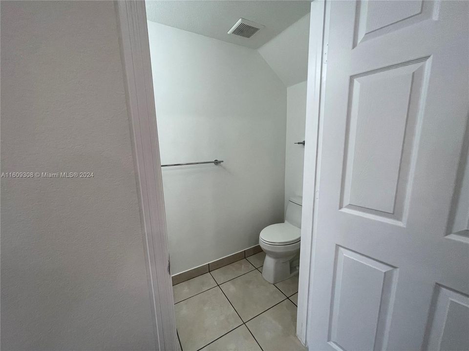 For Rent: $3,150 (3 beds, 2 baths, 1545 Square Feet)