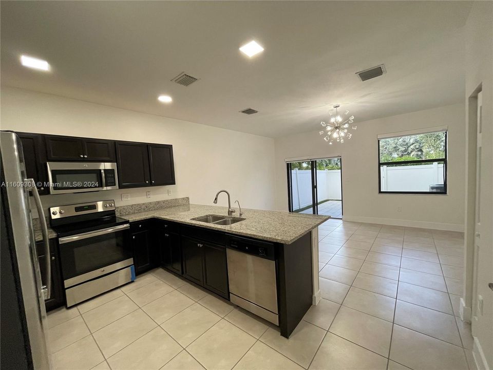 For Rent: $3,150 (3 beds, 2 baths, 1545 Square Feet)