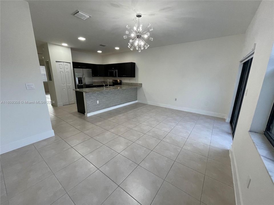 For Rent: $3,150 (3 beds, 2 baths, 1545 Square Feet)