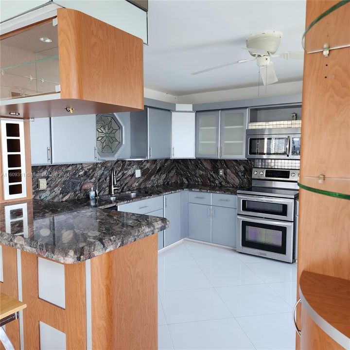 En Venta: $579,000 (2 camas, 2 baños, 1575 Pies cuadrados)