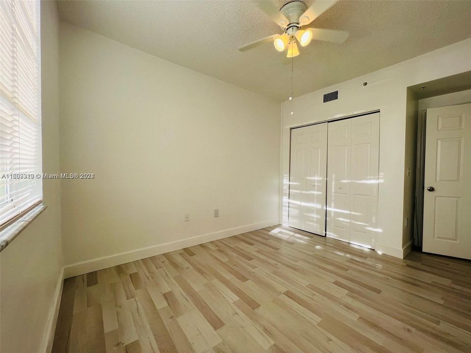 For Sale: $295,000 (2 beds, 1 baths, 850 Square Feet)