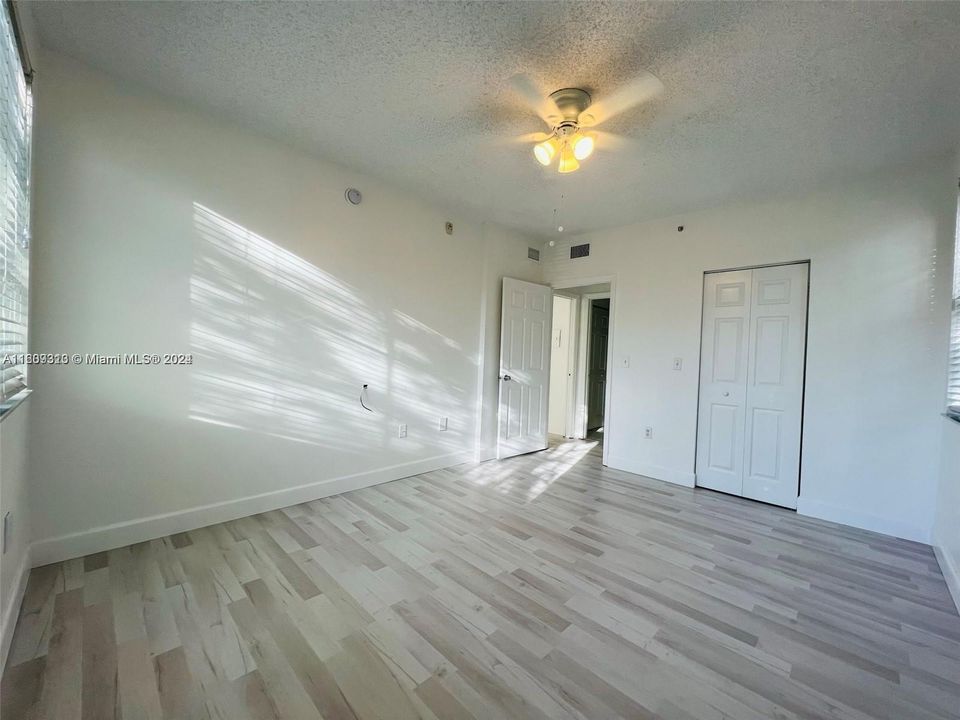 For Sale: $295,000 (2 beds, 1 baths, 850 Square Feet)