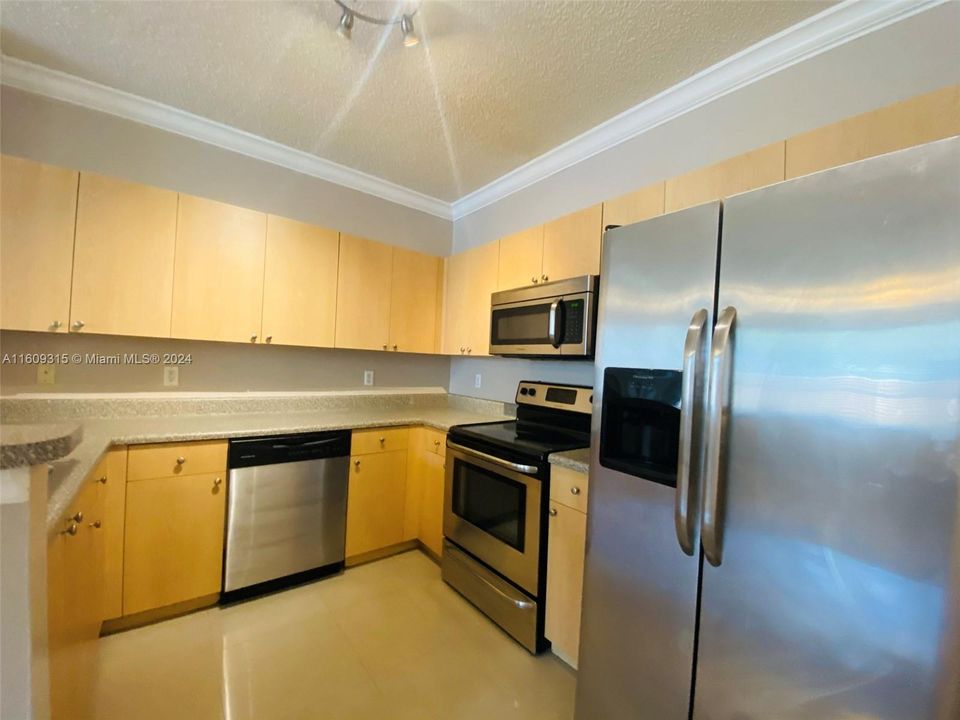 Recently Rented: $1,950 (1 beds, 1 baths, 726 Square Feet)