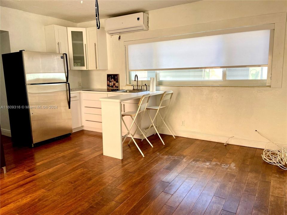 Active With Contract: $1,650 (0 beds, 1 baths, 400 Square Feet)