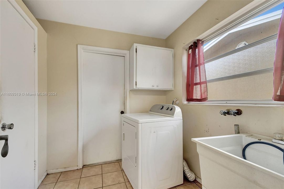 For Sale: $330,000 (3 beds, 2 baths, 1125 Square Feet)