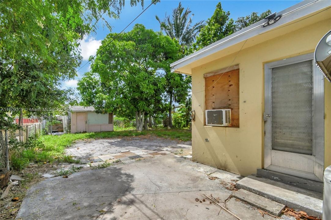 For Sale: $330,000 (3 beds, 2 baths, 1125 Square Feet)