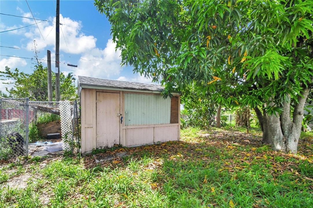 For Sale: $330,000 (3 beds, 2 baths, 1125 Square Feet)