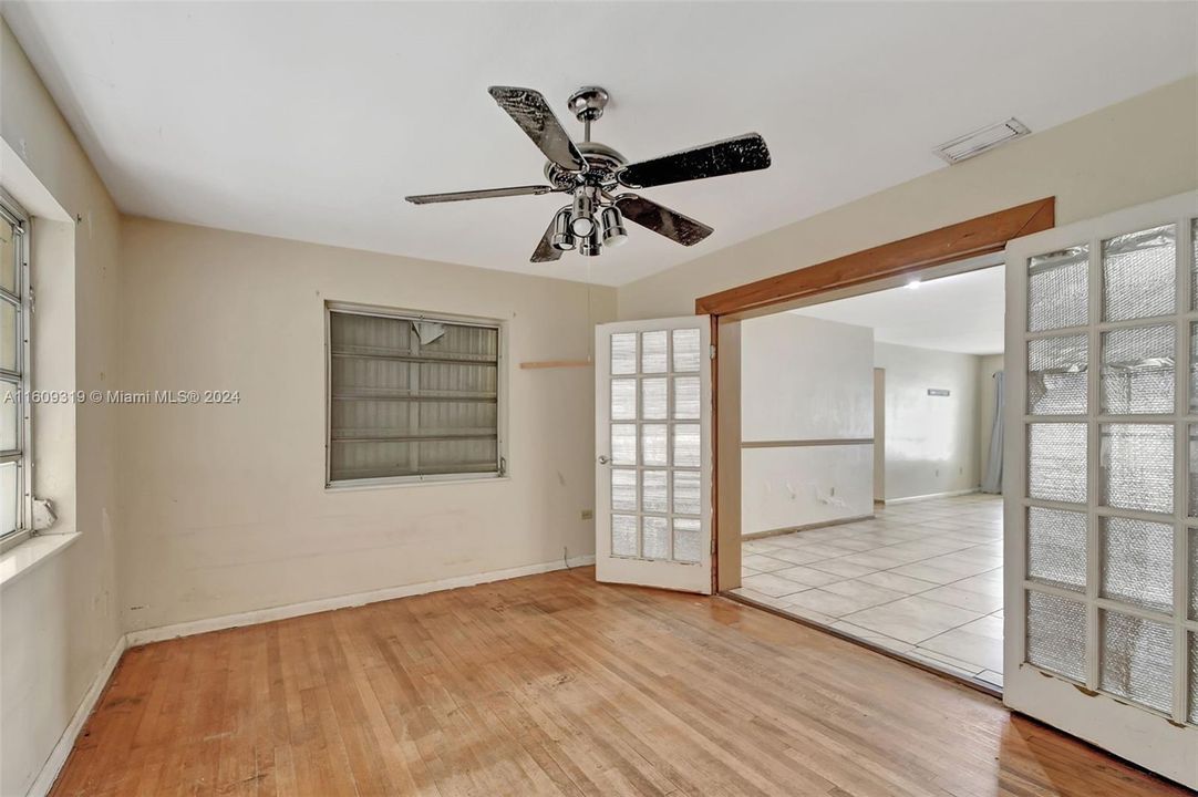For Sale: $330,000 (3 beds, 2 baths, 1125 Square Feet)