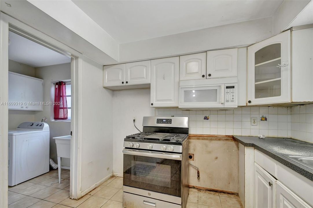 For Sale: $330,000 (3 beds, 2 baths, 1125 Square Feet)