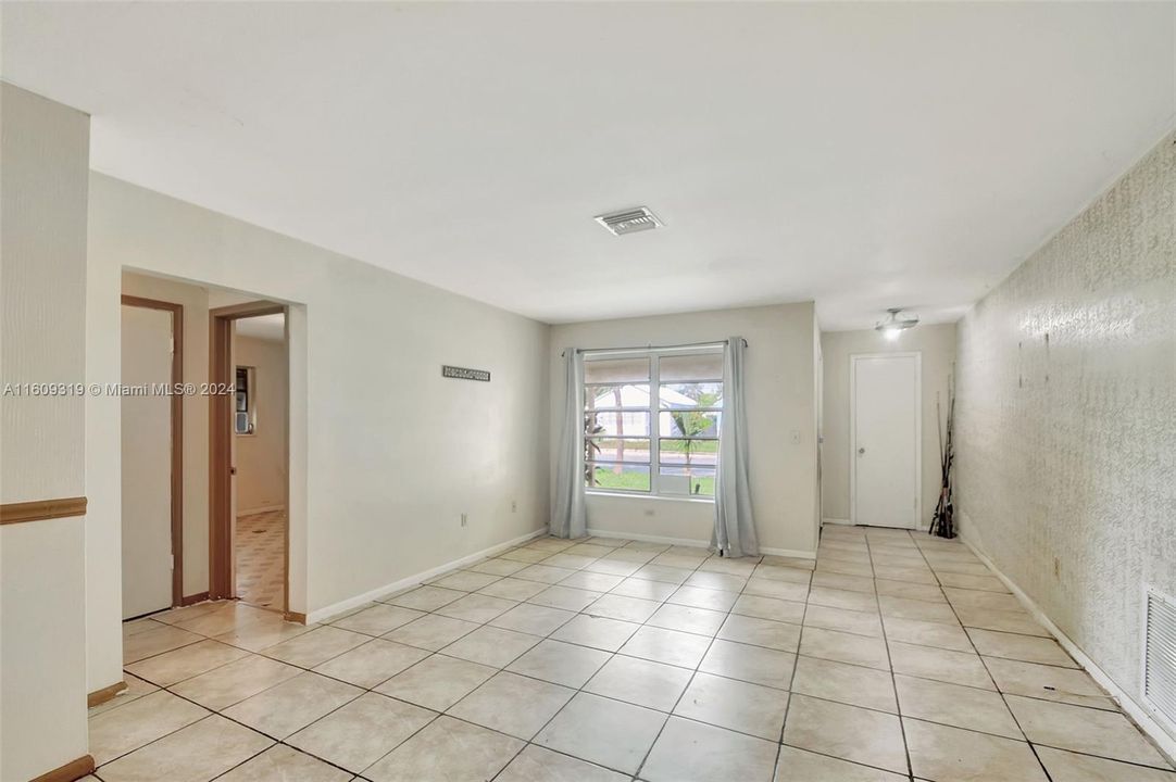 For Sale: $330,000 (3 beds, 2 baths, 1125 Square Feet)