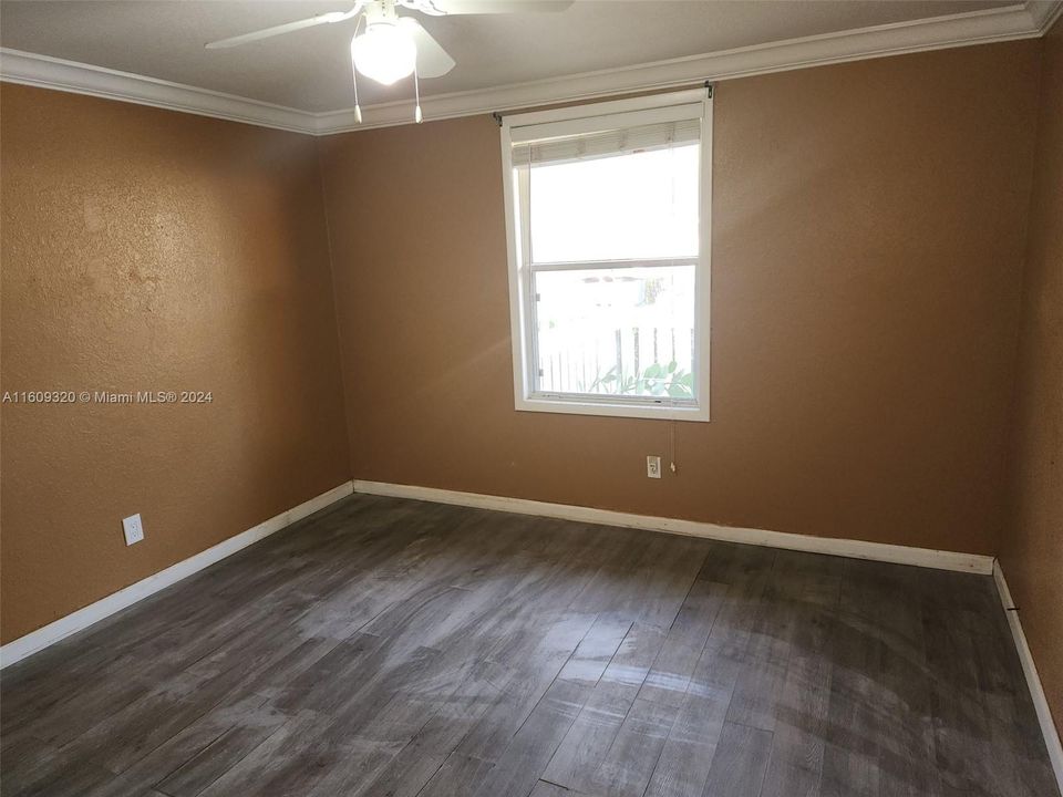 For Sale: $150,000 (1 beds, 1 baths, 550 Square Feet)