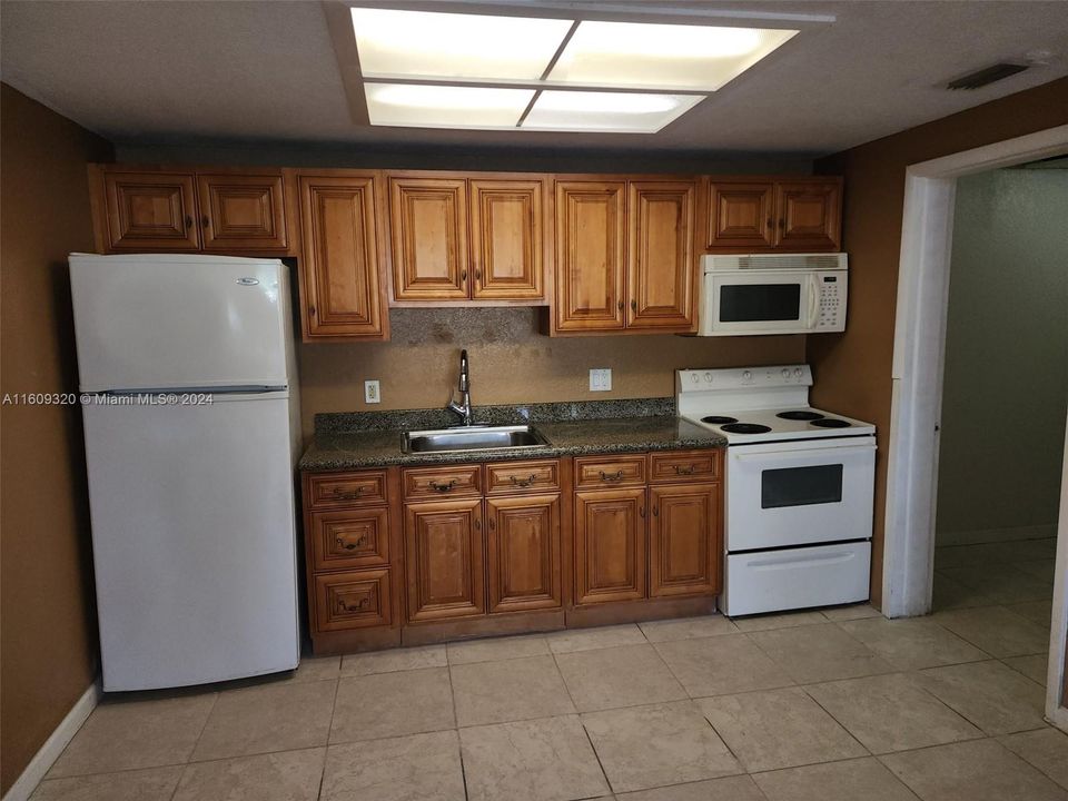 For Sale: $150,000 (1 beds, 1 baths, 550 Square Feet)