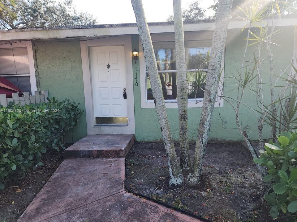 For Sale: $150,000 (1 beds, 1 baths, 550 Square Feet)