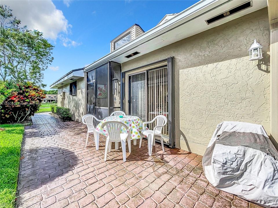 For Sale: $369,999 (3 beds, 2 baths, 2212 Square Feet)