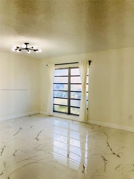 For Rent: $3,600 (4 beds, 2 baths, 1944 Square Feet)