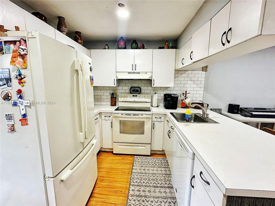 For Sale: $315,000 (2 beds, 3 baths, 1190 Square Feet)