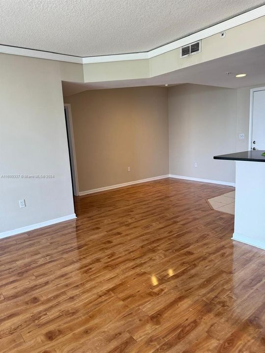 For Rent: $2,950 (2 beds, 2 baths, 1073 Square Feet)