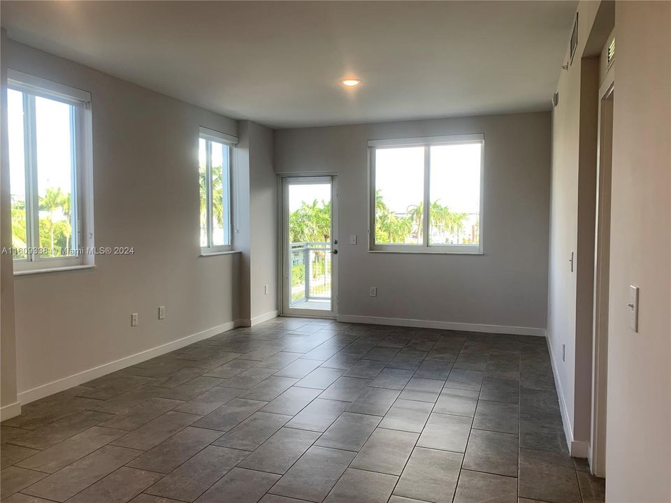 Active With Contract: $2,545 (2 beds, 2 baths, 1107 Square Feet)